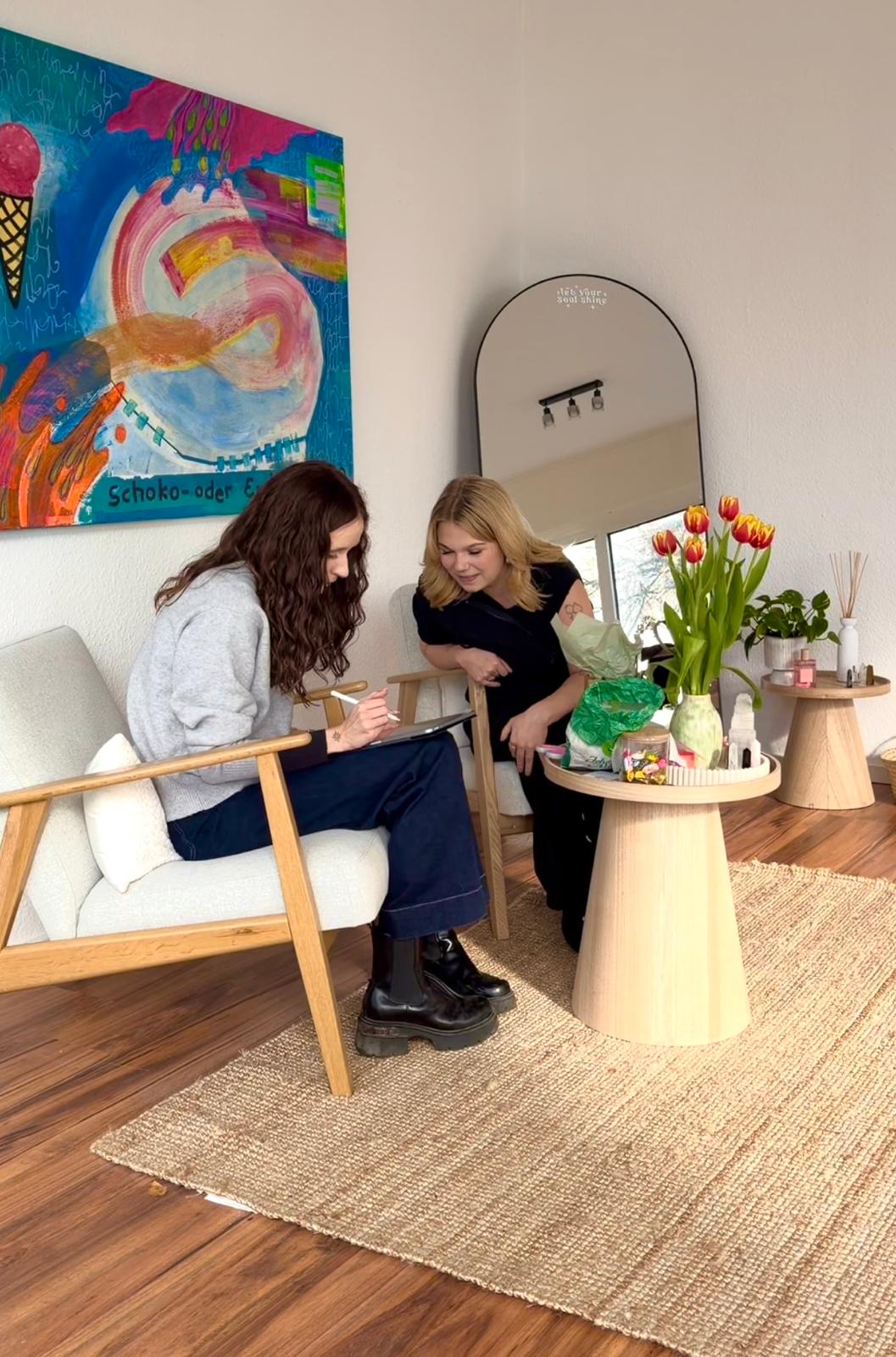 Fine Line Tattoo Berlin - Beratungsbereich im Studio